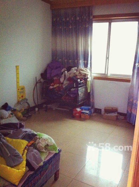 南街幼兒園對(duì)面 簡(jiǎn)裝三房 可按揭 拎包入住 看房需預(yù)約哦