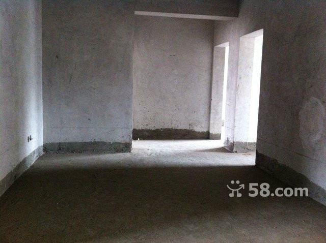 富民路小區(qū) 災(zāi)后重建 錯(cuò)層大套三 一梯一戶(hù) 有小區(qū)環(huán)境 可停車(chē)!